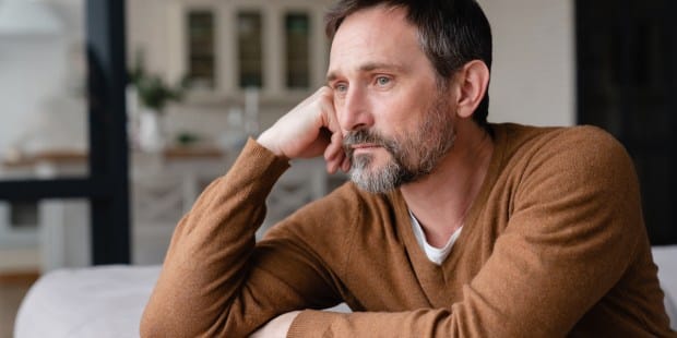 , Une étreinte catholique de l’ennui
et supplication en début de journée.