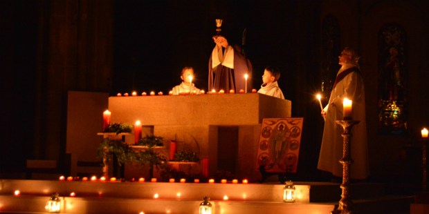 , La profonde symbolique de la messe Rorate pendant l’Avent
& invocation au petit jour.