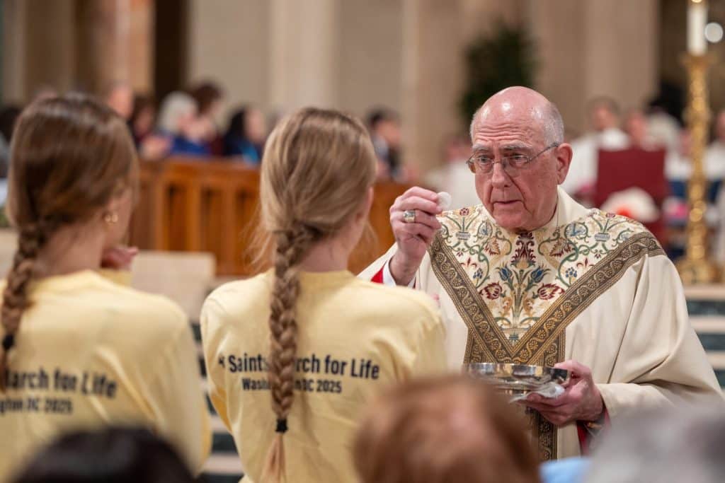 , Les satanistes forcés d’admettre sous serment qu’ils ne possèdent pas d’Eucharistie pour la «masse noire»
avec une requête pour commencer la journée.