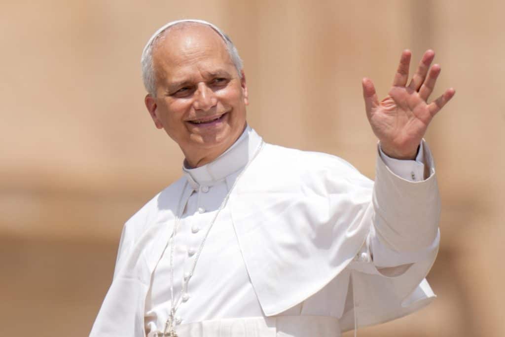 , Pape: Le sport révèle la beauté de Dieu, enseigne le travail d’équipe, l’humilité et l’espoir
& prière du matin.