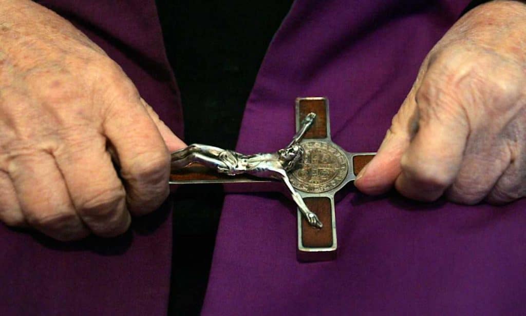 , Les exorcistes demandent au pape d’enseigner davantage aux prêtres pour chasser le diable
& prière pour commencer la journée.