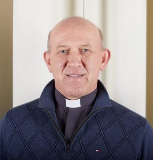 Père Pawel Kopczynski CSMA, curé de St Kevin's à Eastwood. Photo : Fourni