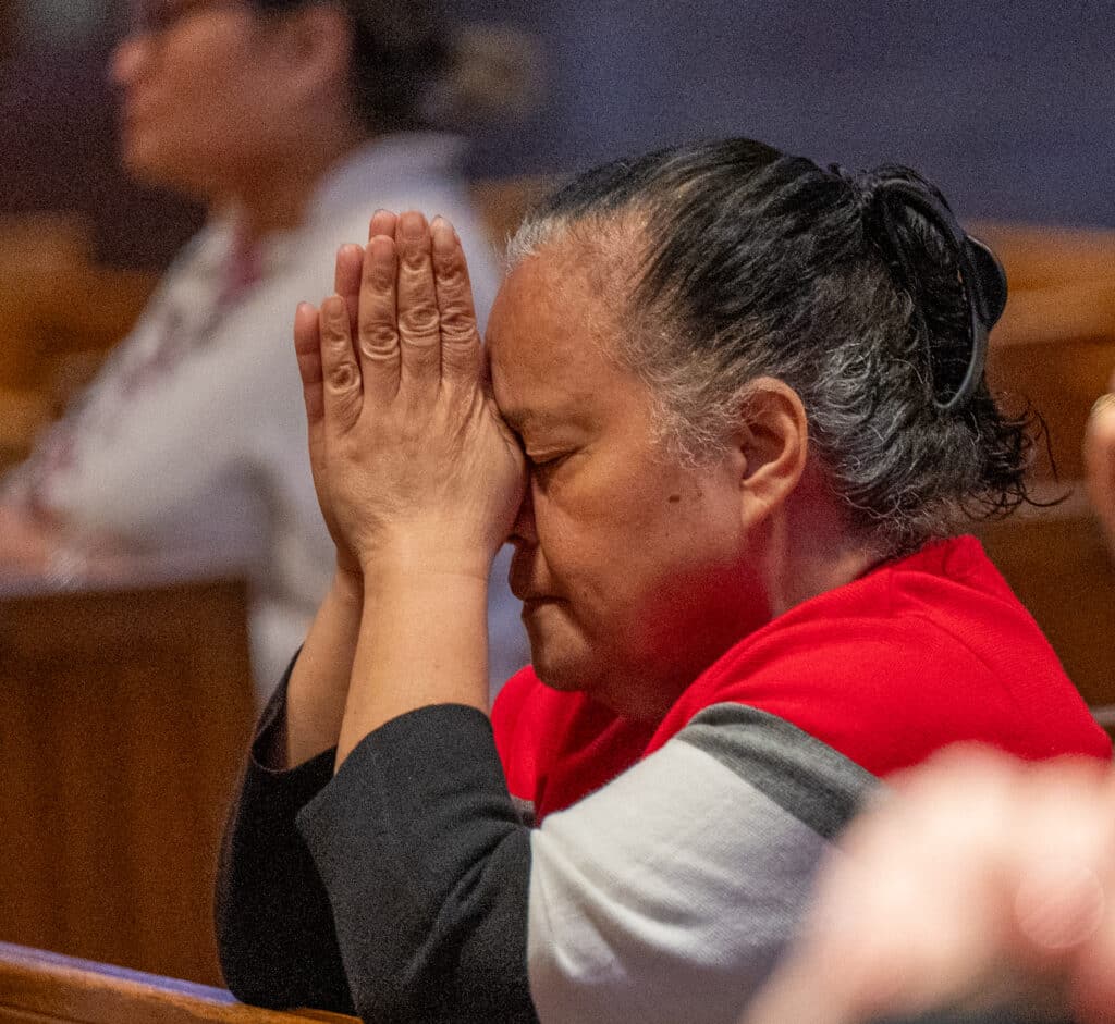 , Lors d’une veillée pour la paix, Mgr Lori condamne les menaces d’ »anéantissement » d’une civilisation
et prière pour commencer la journée.