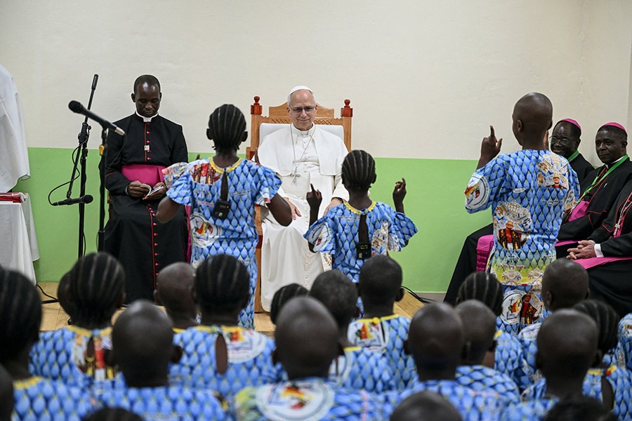 , Dans un orphelinat camerounais, le pape Léon dit aux enfants qu’ils peuvent toujours trouver un ami en Jésus
avec une requête au petit jour.