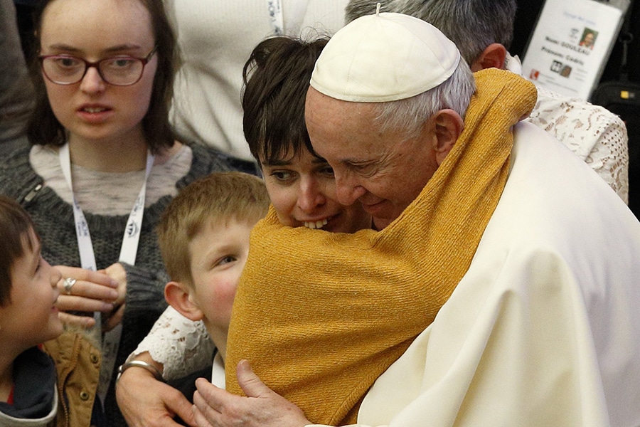 , Le pape Léon XIV rend hommage au pape François à l’occasion de son anniversaire, rappelant sa miséricorde et sa proximité avec les « petits »
et prière en début de journée.