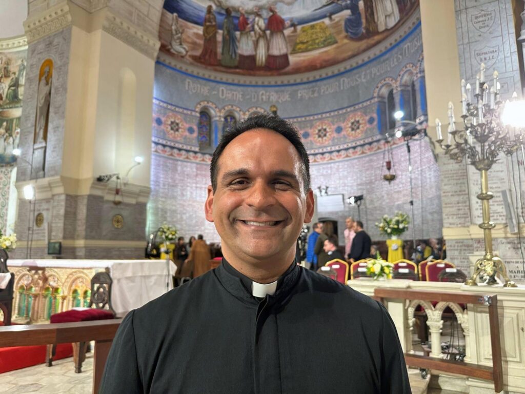 , Le pape Léon salue le témoignage des martyrs chrétiens d’Algérie lors d’une rencontre avec les catholiques locaux
et prière pour commencer la journée.