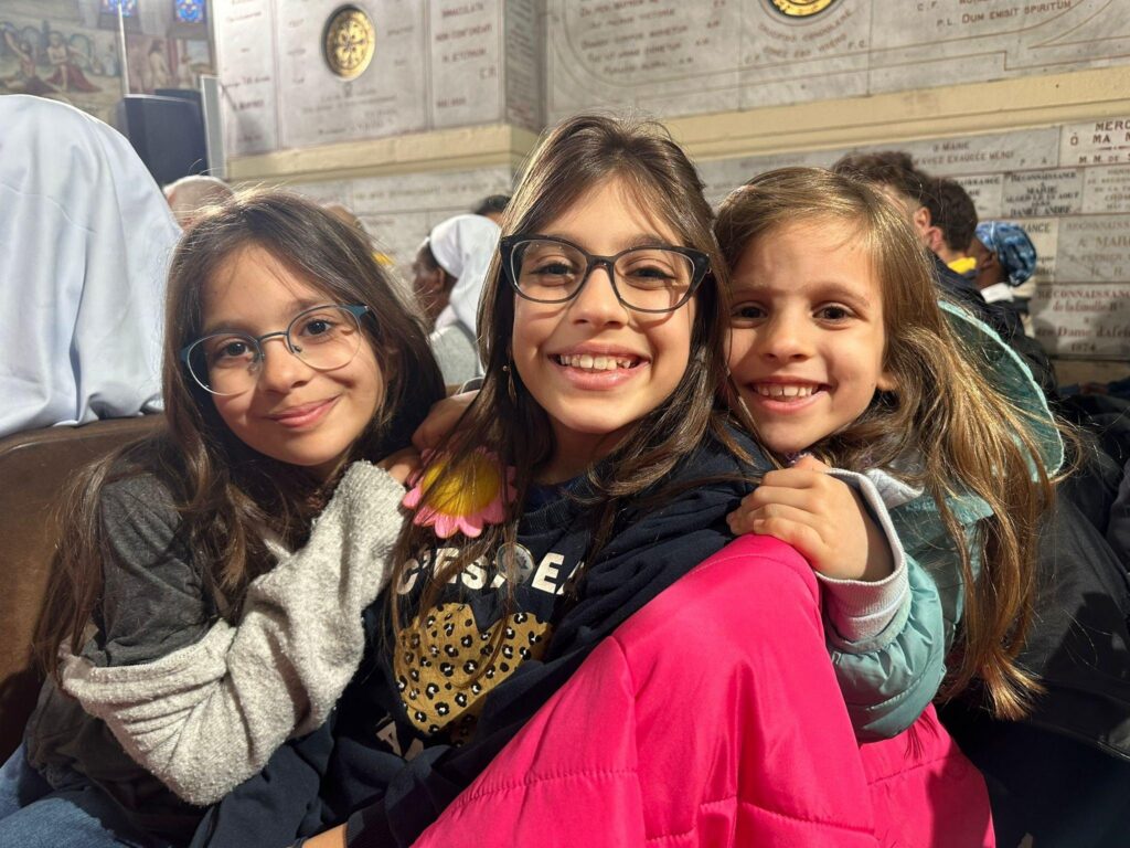 , Le pape Léon salue le témoignage des martyrs chrétiens d’Algérie lors d’une rencontre avec les catholiques locaux
et prière pour commencer la journée.