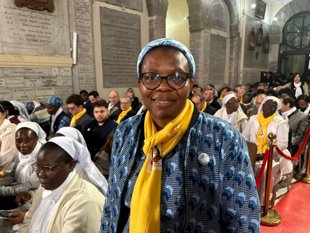 , Le pape Léon salue le témoignage des martyrs chrétiens d’Algérie lors d’une rencontre avec les catholiques locaux
et prière pour commencer la journée.