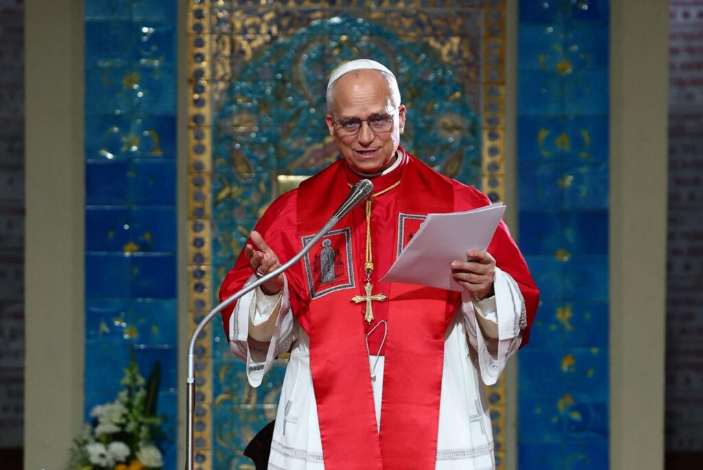 , Le pape Léon salue le témoignage des martyrs chrétiens d’Algérie lors d’une rencontre avec les catholiques locaux
et prière pour commencer la journée.