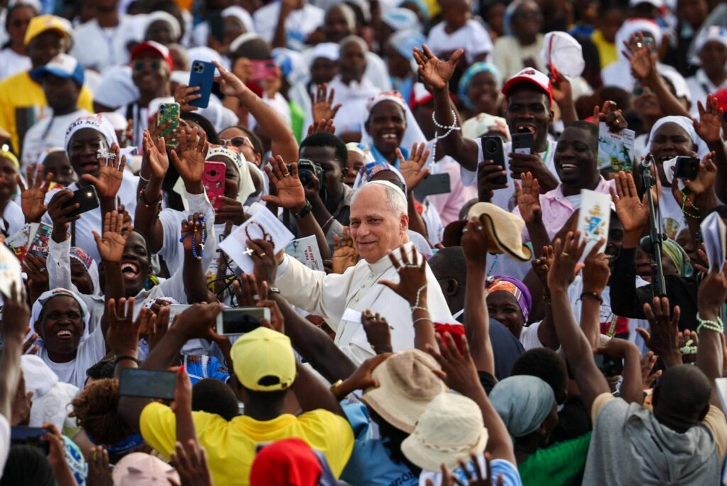 , « Le cœur de l’Église » est « vivant et bat » : le pape Léon XIV prononce le chapelet au sanctuaire marial de Muxima en Angola
avec une requête du matin.