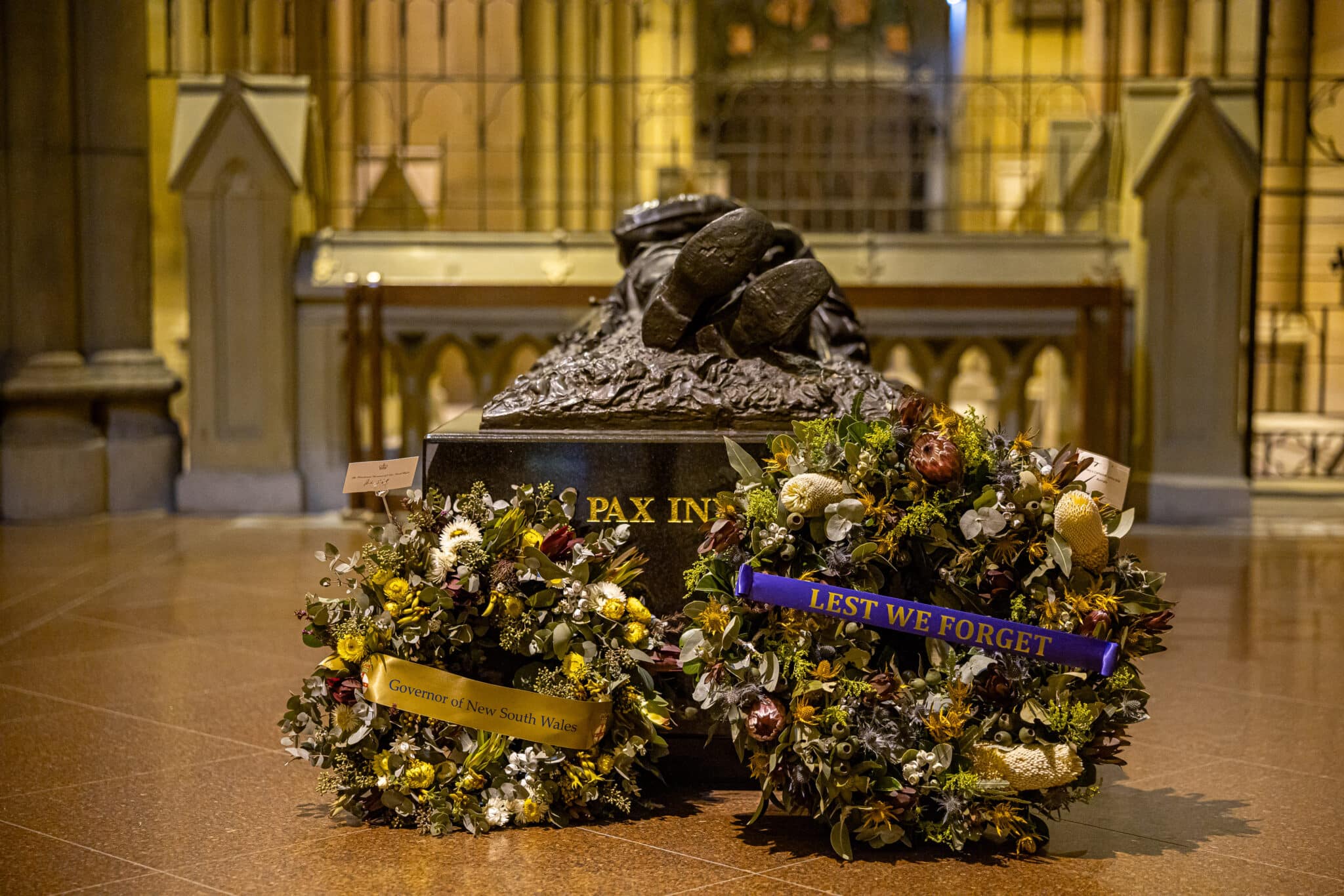 , Messe de la veillée d’Anzac pour honorer le service et le sacrifice à St Mary’s
& prière matinale.