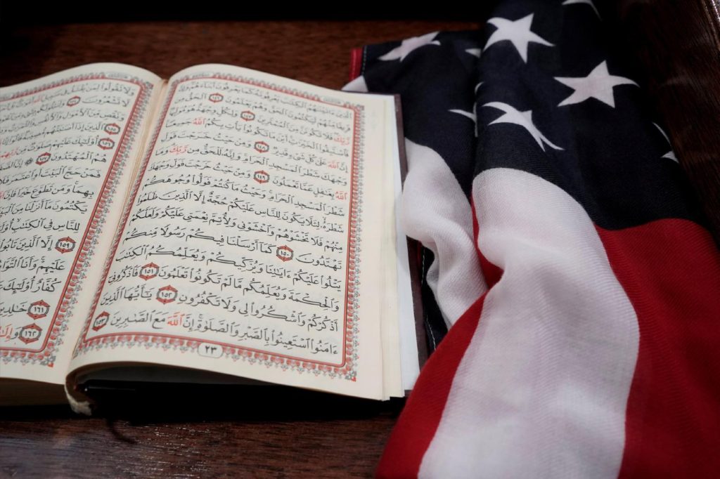 , La Commission de la liberté religieuse tient une audience finale à l’ombre de la réaction des chrétiens face aux messages de Trump
et invocation matinale.