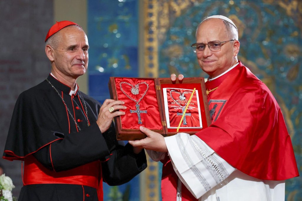 , Le pape Léon salue le témoignage des martyrs chrétiens d’Algérie lors d’une rencontre avec les catholiques locaux
et prière pour commencer la journée.