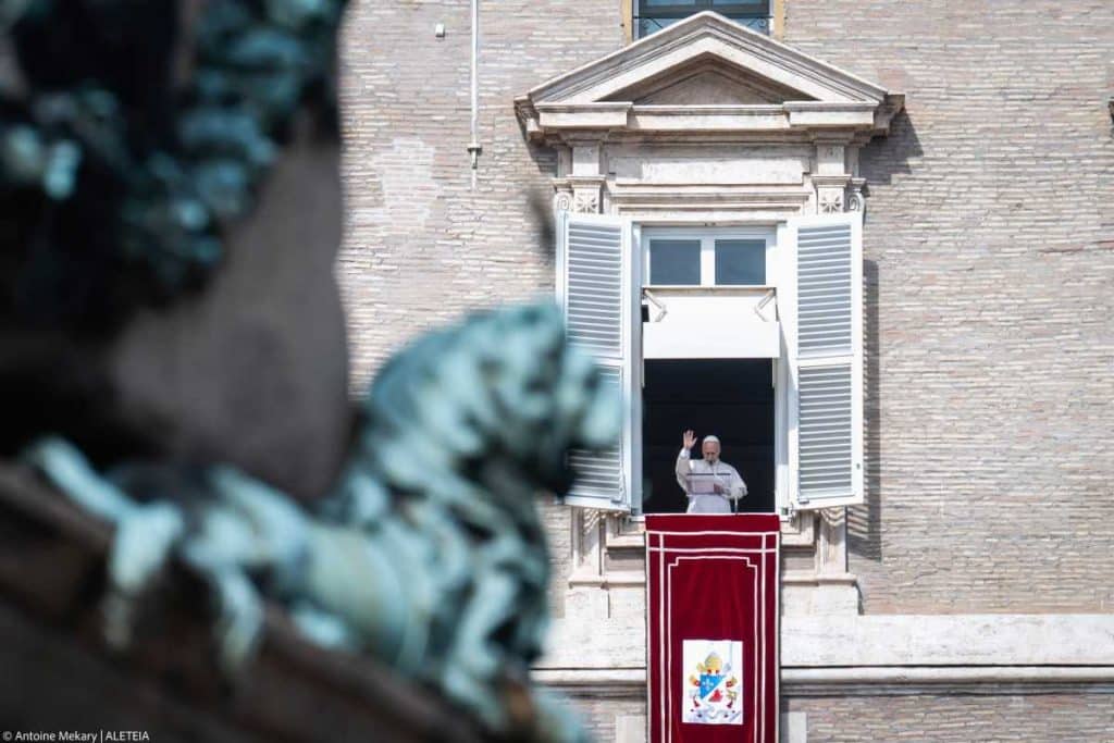 , Quand ce n’est pas facile de croire, aller à la messe : le conseil du Pape
et prière en début de journée.