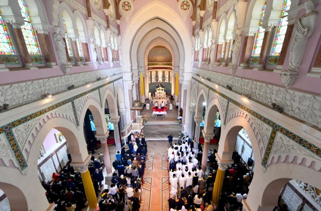 , Un joyeux rassemblement de foi dans la Basilique Saint Augustin
& se dévouer à la Sainte Vierge Marie.