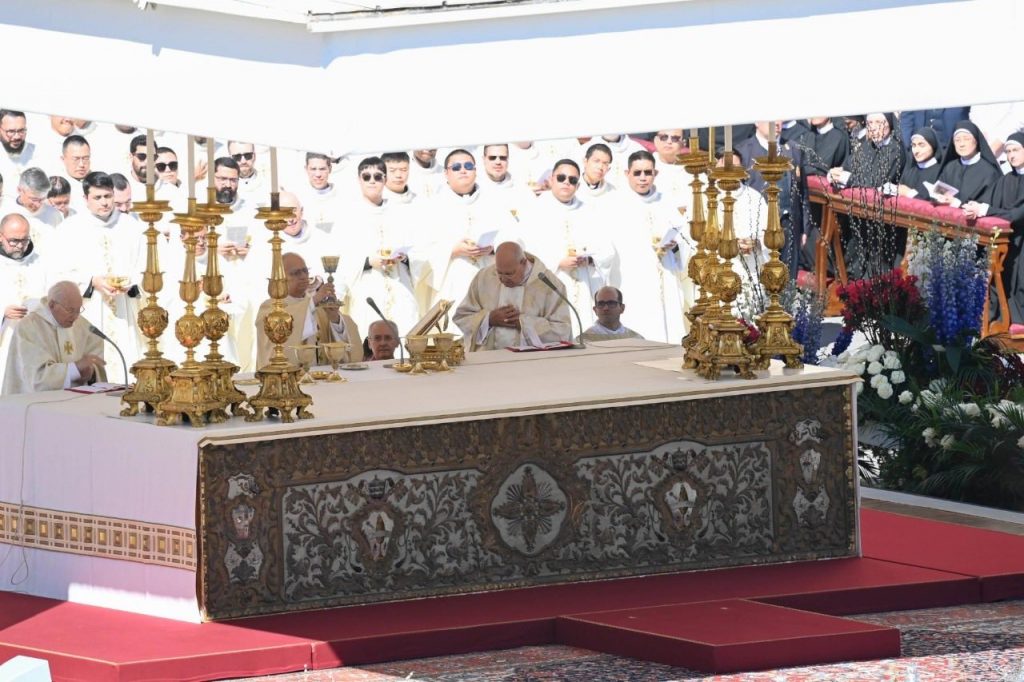 , Première homélie pascale du Pape Léon XIV – ZENIT
et supplication en début de journée.
