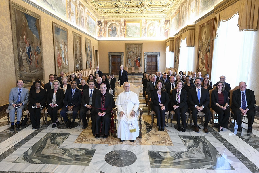 , Le pape Léon XIV rencontre les dirigeants de Catholic Charities USA et appelle à une mission de compassion
et supplication pour commencer la journée.