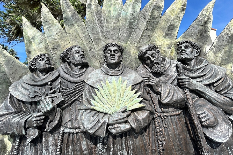 , Le pèlerinage eucharistique national met en lumière les martyrs de Géorgie avant la béatification du 31 octobre
& invocation au petit jour.
