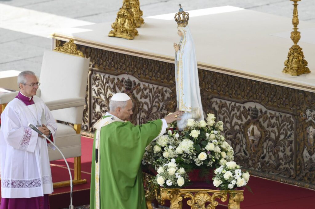 , Les sanctuaires du Portugal et des États-Unis sont des centres de dévotion et de prière à Notre-Dame de Fatima
& requête au petit jour.