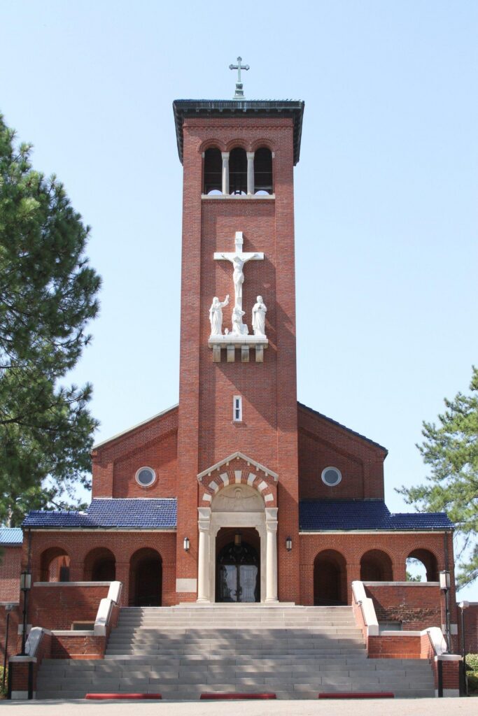 , Catholicisme dans le Bas-Sud : des communautés prospères bâties sur des fondations françaises et espagnoles
et supplication au petit jour.