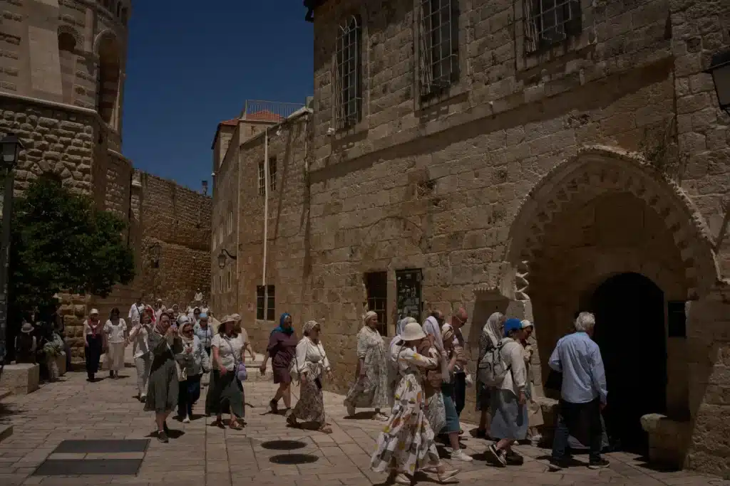 , Israël inculpe un juif accusé d’avoir attaqué une religieuse chrétienne à Jérusalem
& requête du matin.