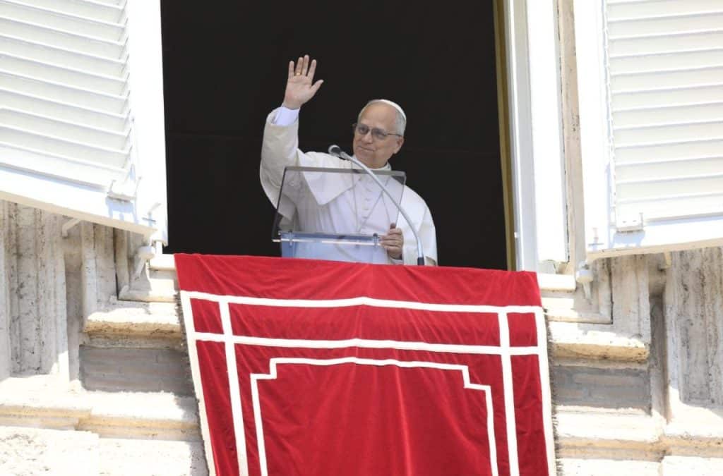, Le pape à Regina Caeli : « Anticipez le paradis sur terre »
& se dévouer à la mère de dieu Marie.