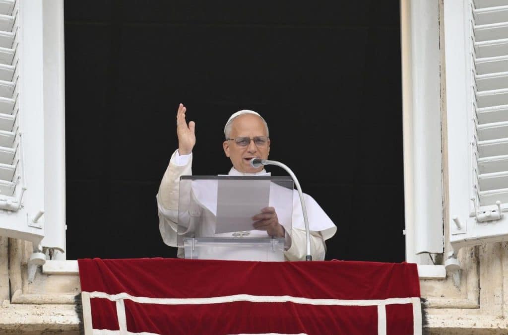 , Le pape à Regina Caeli : « C’est l’amour de Jésus qui engendre l’amour en nous »
afin de prier la Vierge .