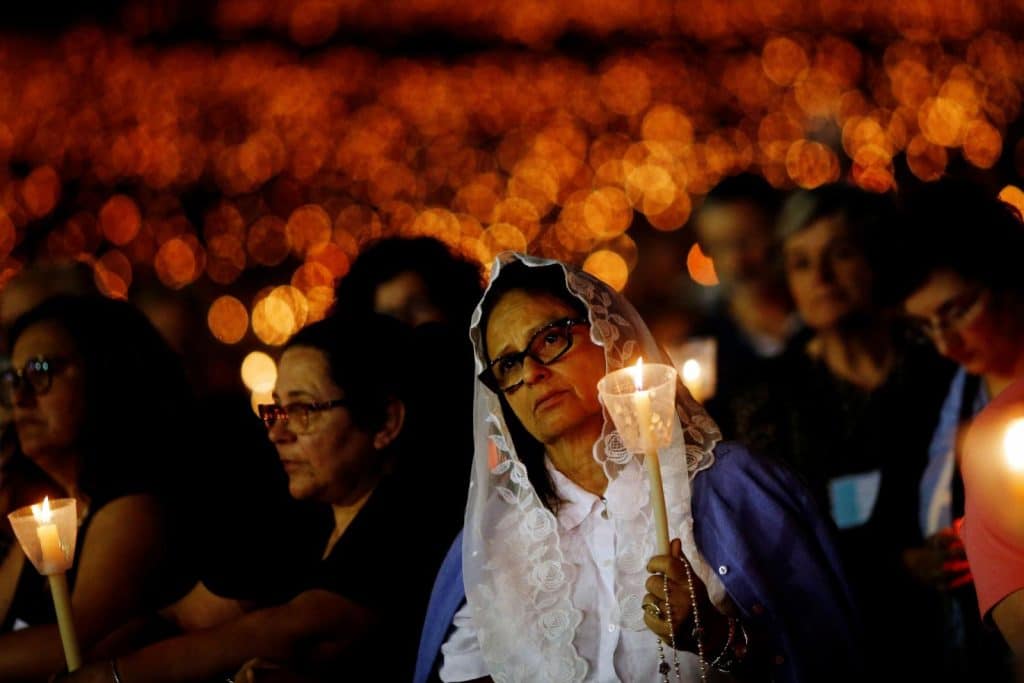 , Les sanctuaires du Portugal et des États-Unis sont des centres de dévotion et de prière à Notre-Dame de Fatima
& requête au petit jour.