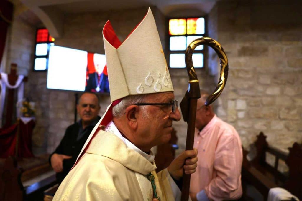 L’évêque de Jérusalem se penche sur les miracles du passé pour entrevoir l’espoir futur
avec une invocation au petit jour.