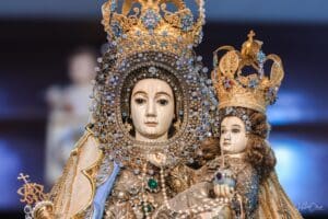 , Des milliers de personnes se rendent à Manaoag pour le centenaire du couronnement de la Vierge
avec une requête pour commencer la journée.