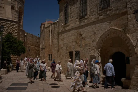 , Israël inculpe un juif accusé d’avoir attaqué une religieuse chrétienne à Jérusalem
& requête du matin.