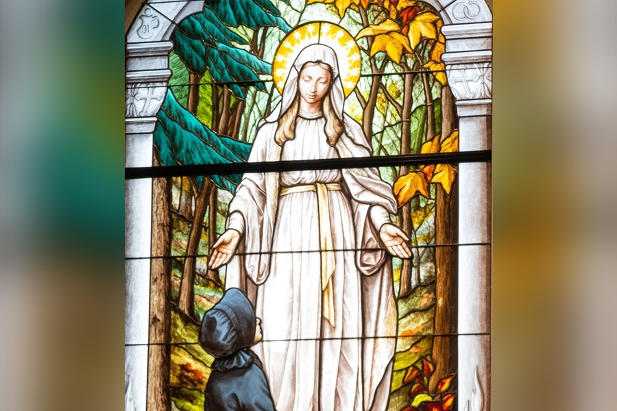 , Notre-Dame du Champion : Quand Marie est apparue dans les bois du nord du Wisconsin
avec une supplication en début de journée.