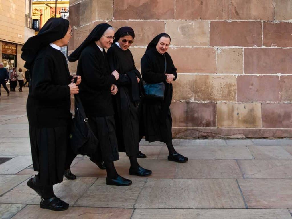 , Saviez-vous que vous pouvez vivre avec certains ordres religieux ?
et prière pour commencer la journée.