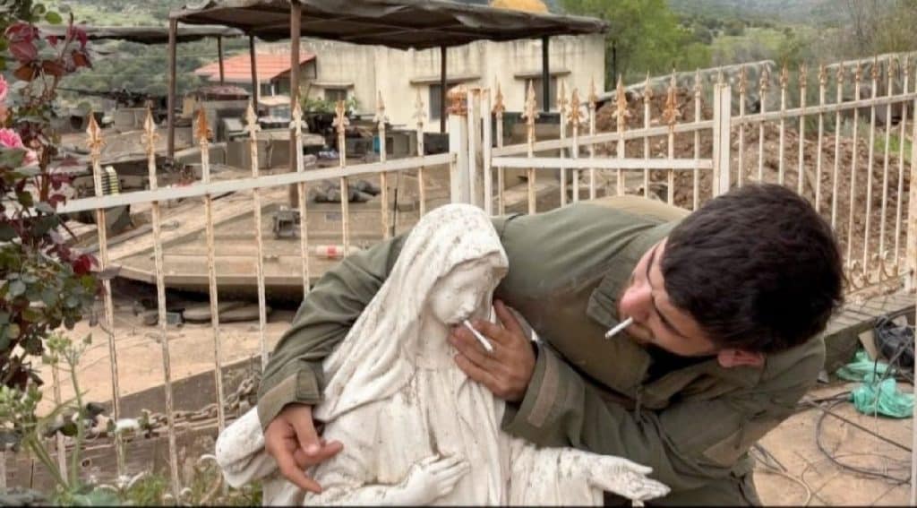 Peine de prison pour deux soldats israéliens qui ont profané une image de la Vierge Marie au Liban – ZENIT
et invocation en début de journée.
