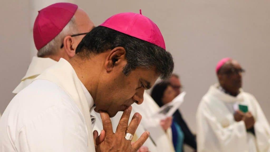 Vingt évêques oblats renouvellent leur appel à la mission lors de leur visite à Rome
pour se dévouer à la Vierge Marie.