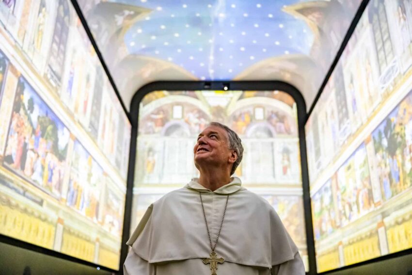 , L’archevêque Fisher lance l’expérience de la Chapelle Sixtine à Sydney
avec une prière au petit jour.