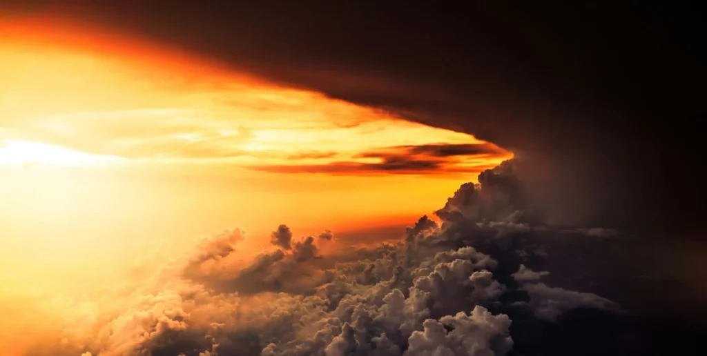 Juin : le mois où le ciel se rapproche
et invocation au petit jour.