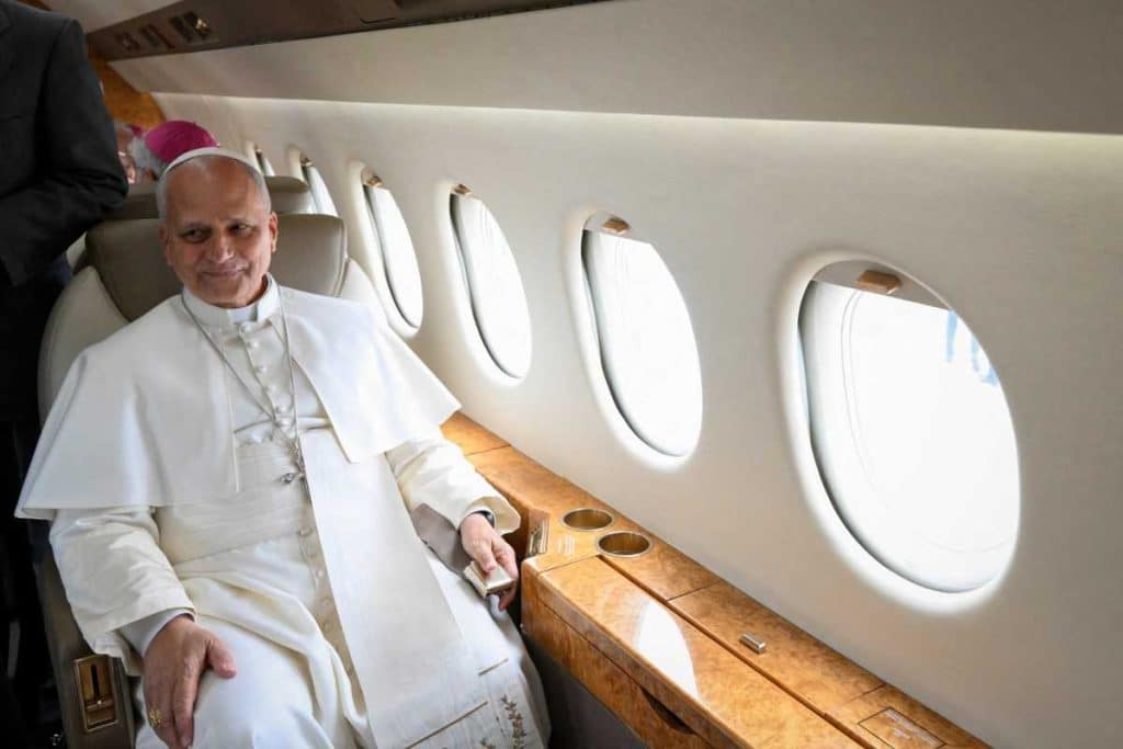 L’avion personnel de King constitue une fin unique à un voyage intense
& prière en début de journée.