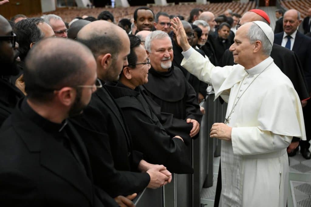 Le pape Léon XIV écrit au clergé du monde entier sur la sainteté à l’occasion de la fête du Sacré-Cœur : la lettre du Pape que tout prêtre devrait lire – ZENIT
avec une requête du matin.