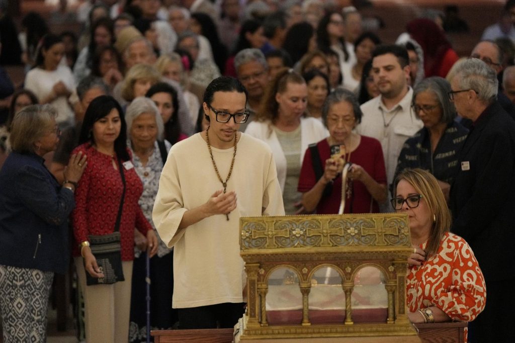 Les reliques du visionnaire du Sacré-Cœur voyagent aux États-Unis à l’occasion du 250e anniversaire du pays
& prière matinale.