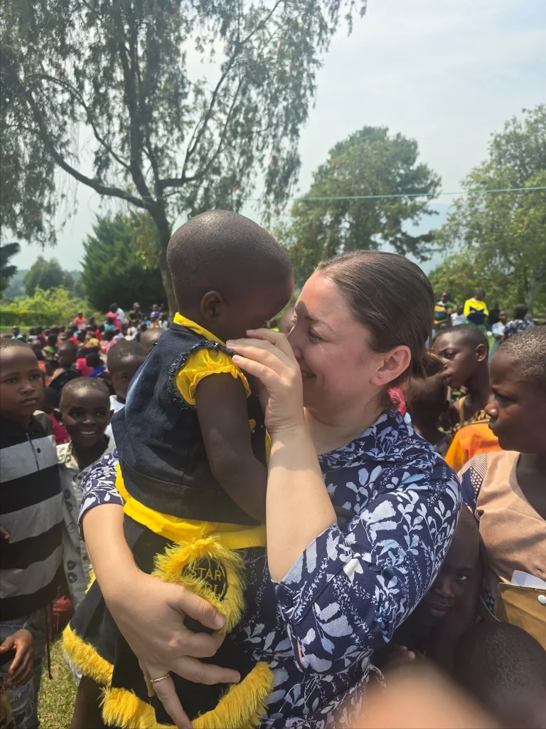 Médecins Missionnaires : UNE VOCATION AU-DELÀ DES FRONTIÈRES
& se dévouer à la mère de dieu Marie.