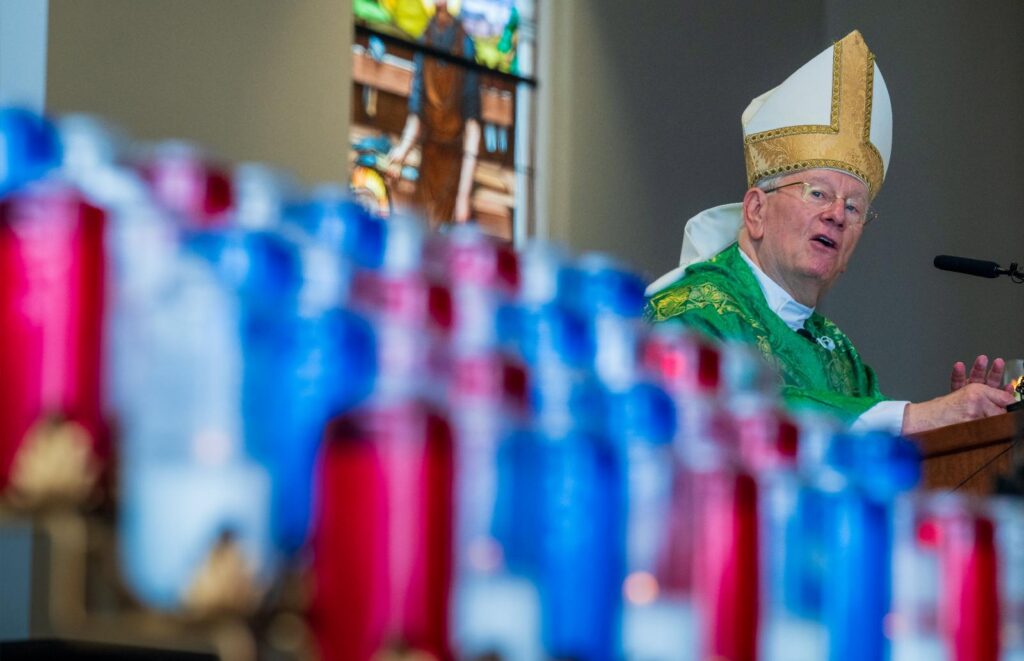 , Héros auréolés : le sanctuaire réunit fidèles et saints pour la célébration du 4 juillet
et requête du matin.