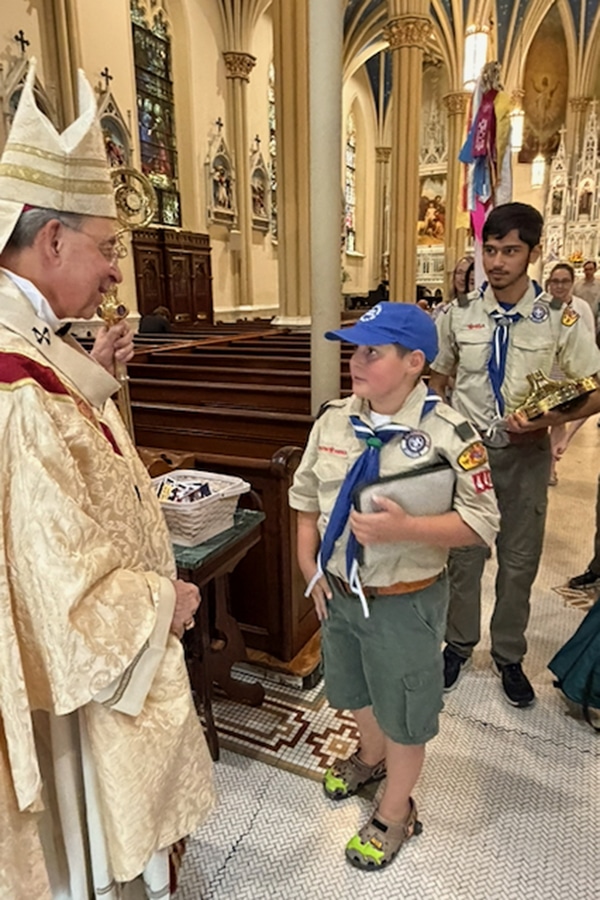 , Lors de la messe du Jour de l’Indépendance, Mgr Lori appelle à un témoignage continu de la dignité humaine
et prière au petit jour.