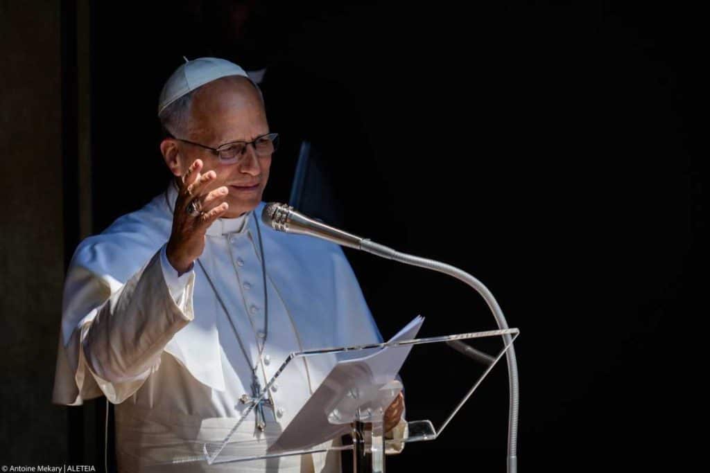 , Pouvons-nous apprendre à comprendre ce qui compte vraiment ? Les pensées du pape
avec une supplication au petit jour.